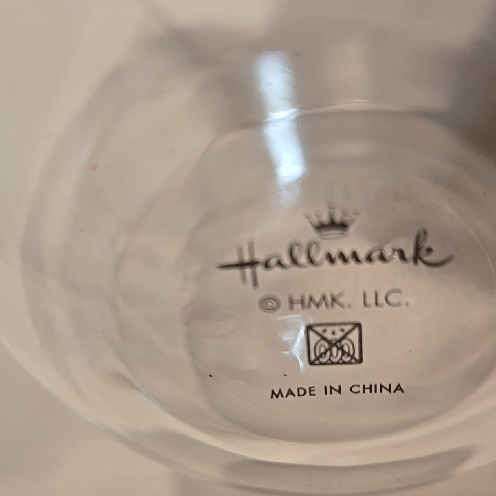 Festive VIP Hallmark Holiday Wine Glasses - Picture 3 of 6